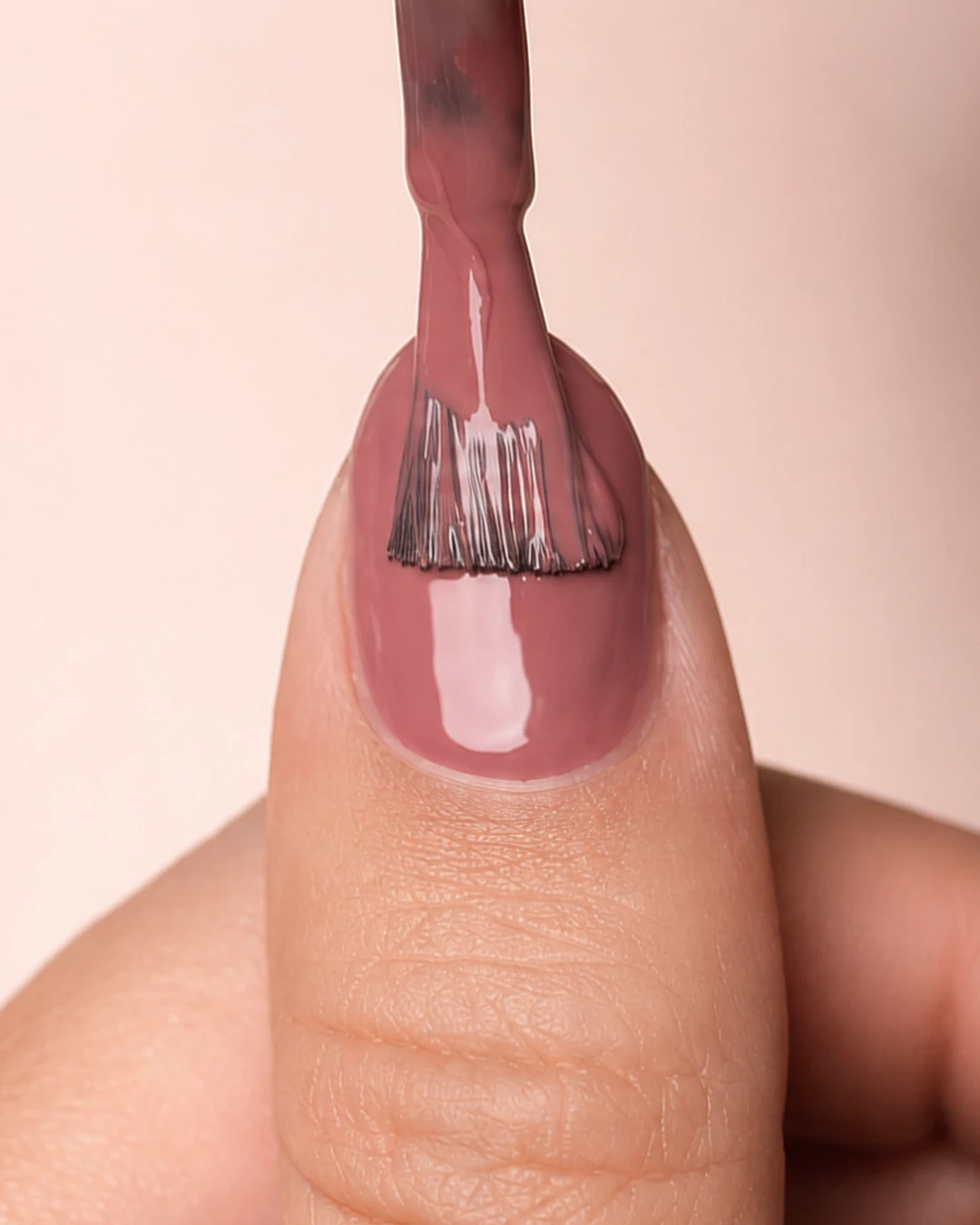 Gel Lack Farbe auf den Nagel auftragen