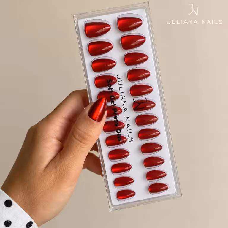 Juliana Nails Soft Gel Press Ons – Red Cat Eye (Short, Almond) (TP400121) auf den Nägeln – realistisches Tragebild & Farbergebnis – Soft